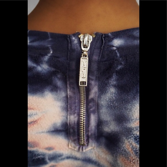 ✨TIE-DYE SWEATSHIRT✨ - Picture 4 of 4